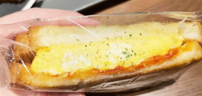 グリルドサンドベーコンエッグ